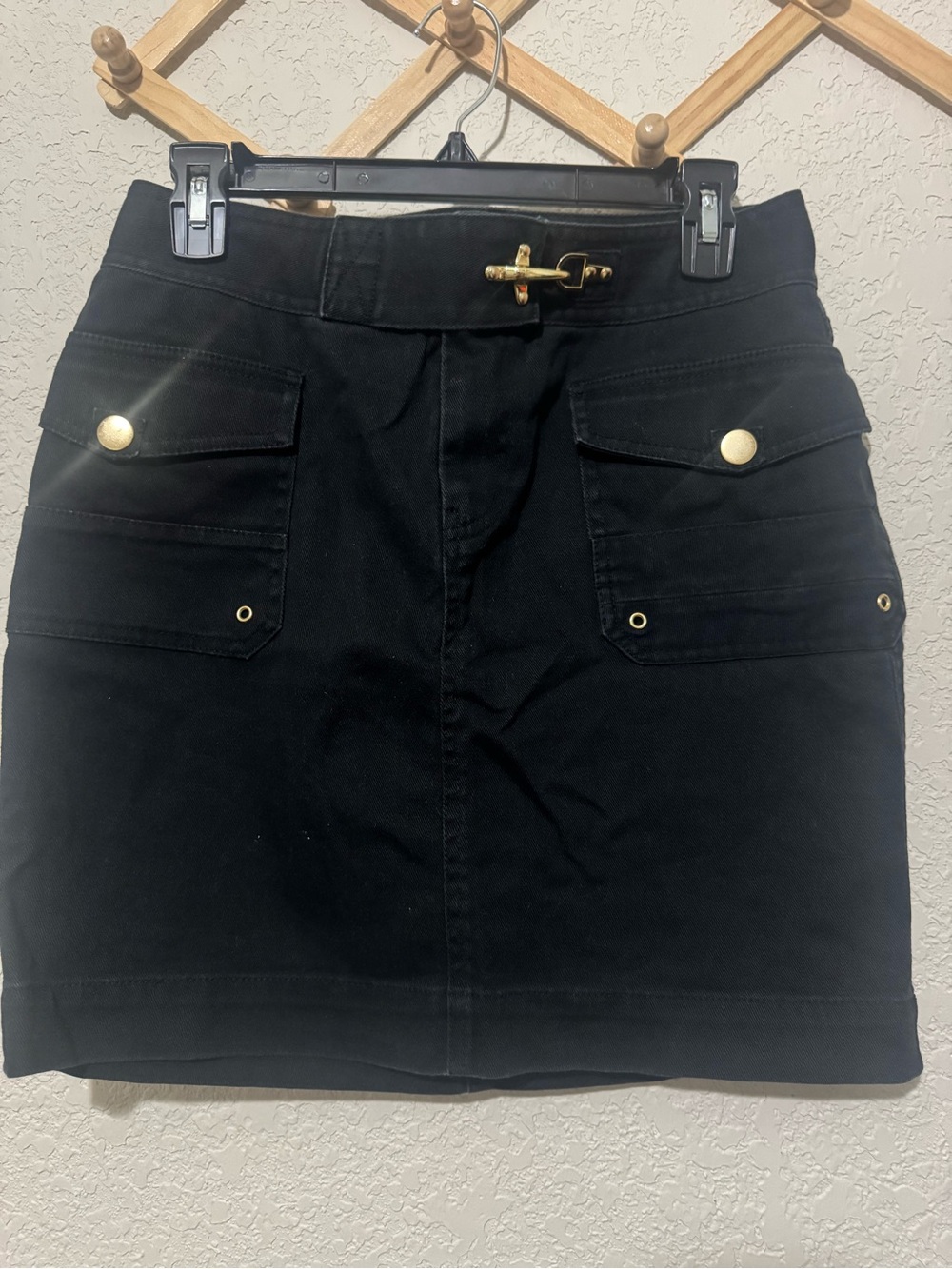 Lauren Jeans Co Premium
size 4 black with gold hardware